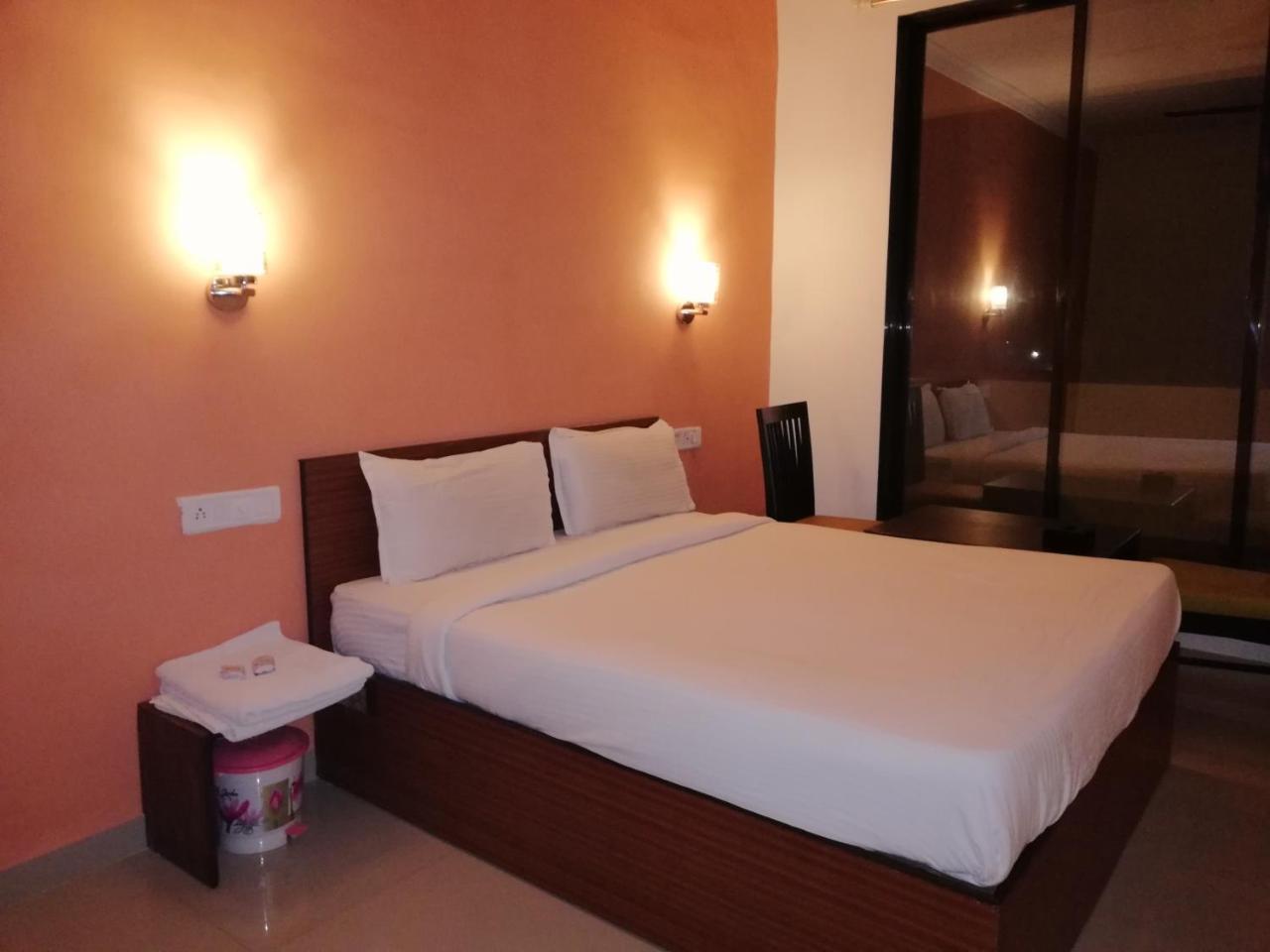 Elite Inn Lonavala Exterior foto