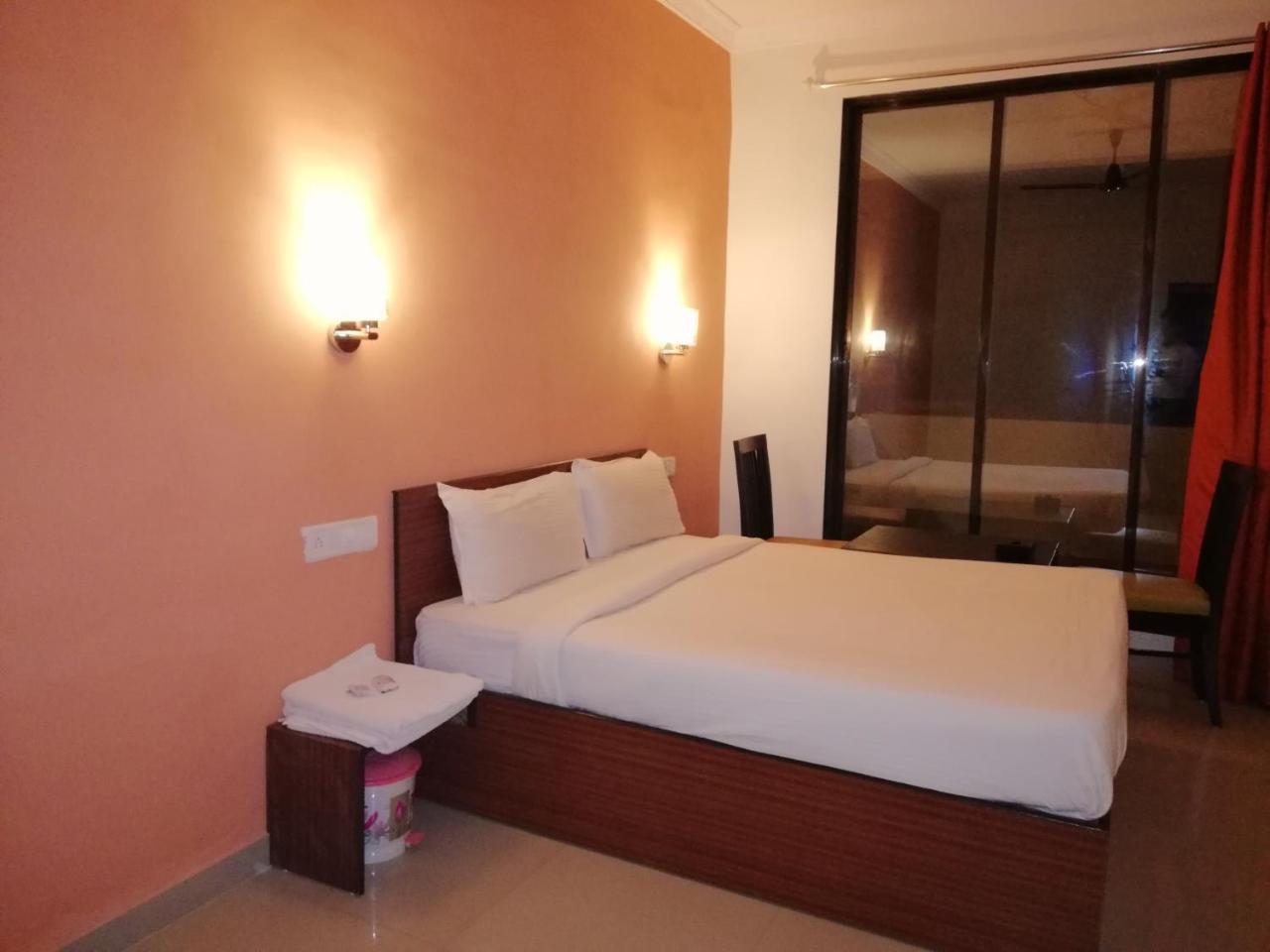 Elite Inn Lonavala Exterior foto